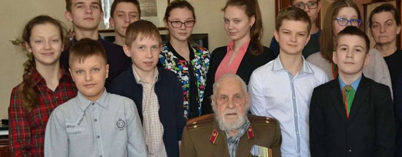 МЕЖДУ ПРОШЛЫМ И БУДУЩИМ