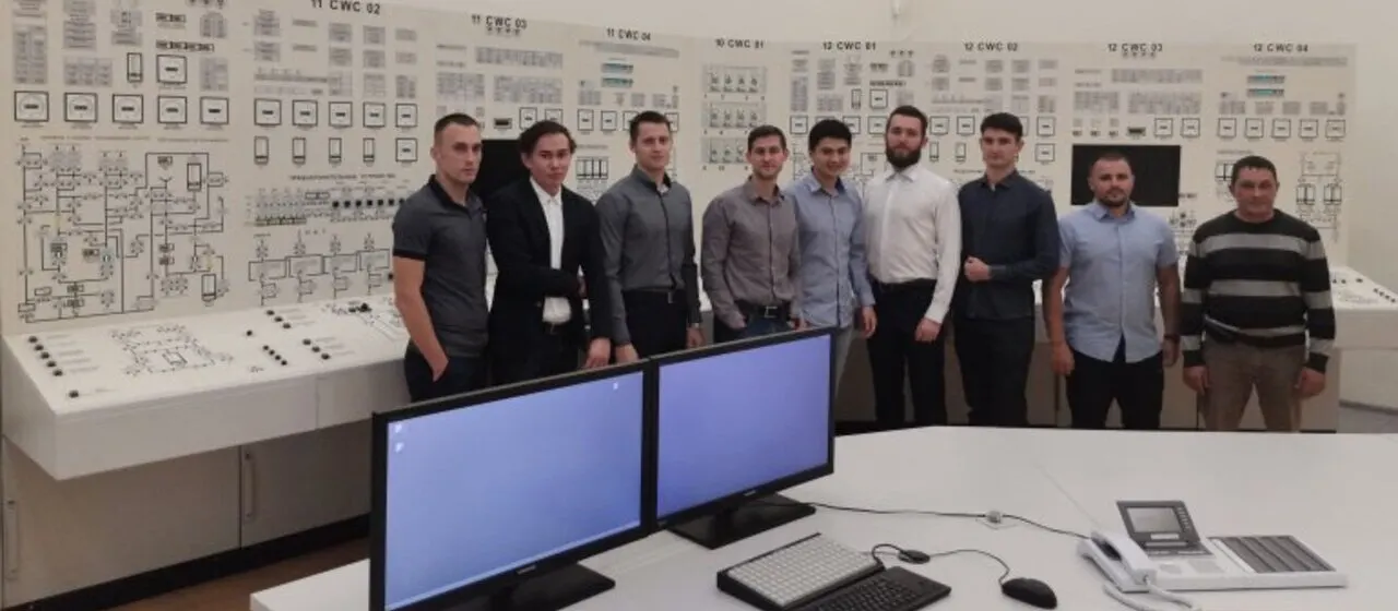 ПЕРВАЯ ГРУППА ИНСТРУКТОРОВ НАЧАЛА ОБУЧЕНИЕ НА ПОЛНОМАСШТАБНОМ ТРЕНАЖЁРЕ