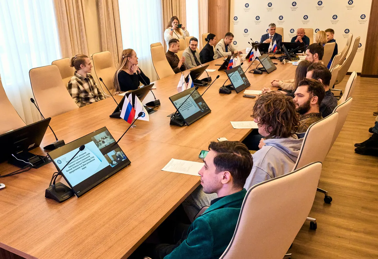 Участники NST Club подвели итоги двенадцати сезонов дискуссий на английском языке