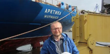 СВЯЗЬ С АТОМФЛОТОМ НЕ ПРЕКРАЩАЕТСЯ