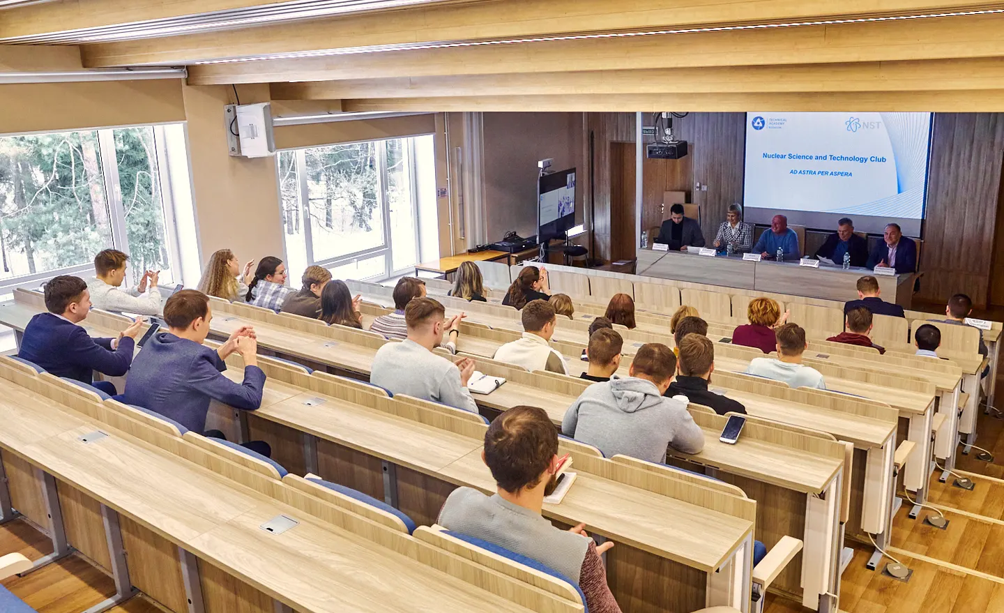 Итоги работы 5 сезона английского клуба подвели в Технической академии Росатома