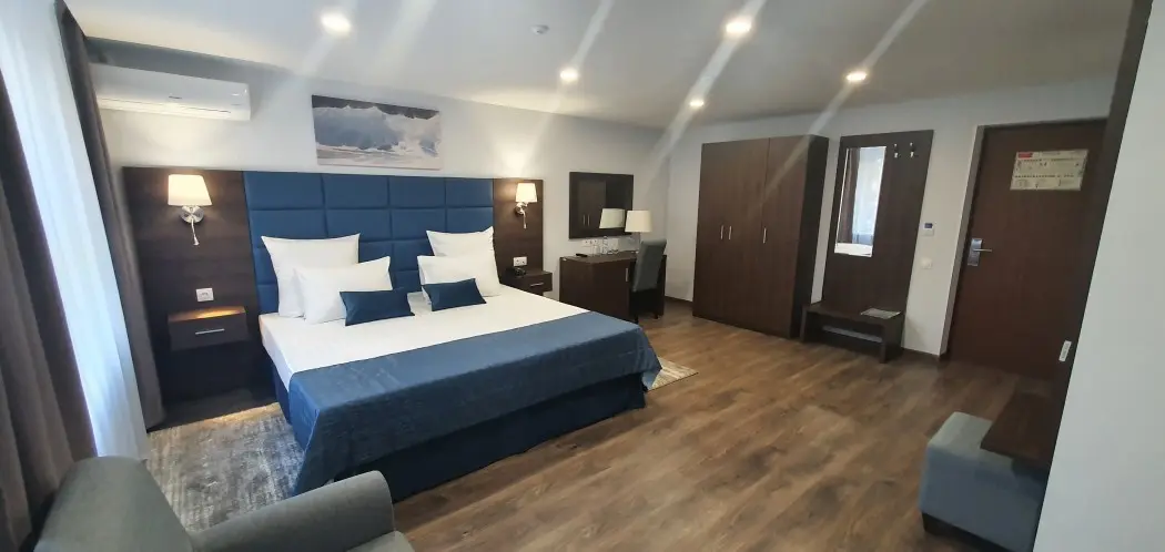 Suite with King-size Bed