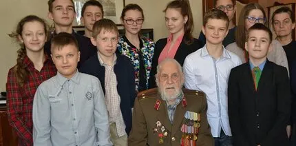МЕЖДУ ПРОШЛЫМ И БУДУЩИМ