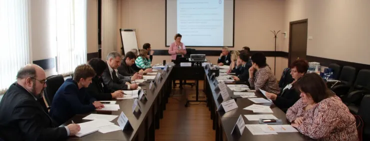 E&T Issues for the Centres of Nuclear Science and Technology (CNST). Option for recipients of Russian technologies