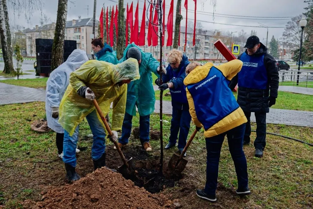 Сотрудники Технической академии вместе с волонтерами Концерна «Росэнергоатом» приняли участие в весеннем субботнике 