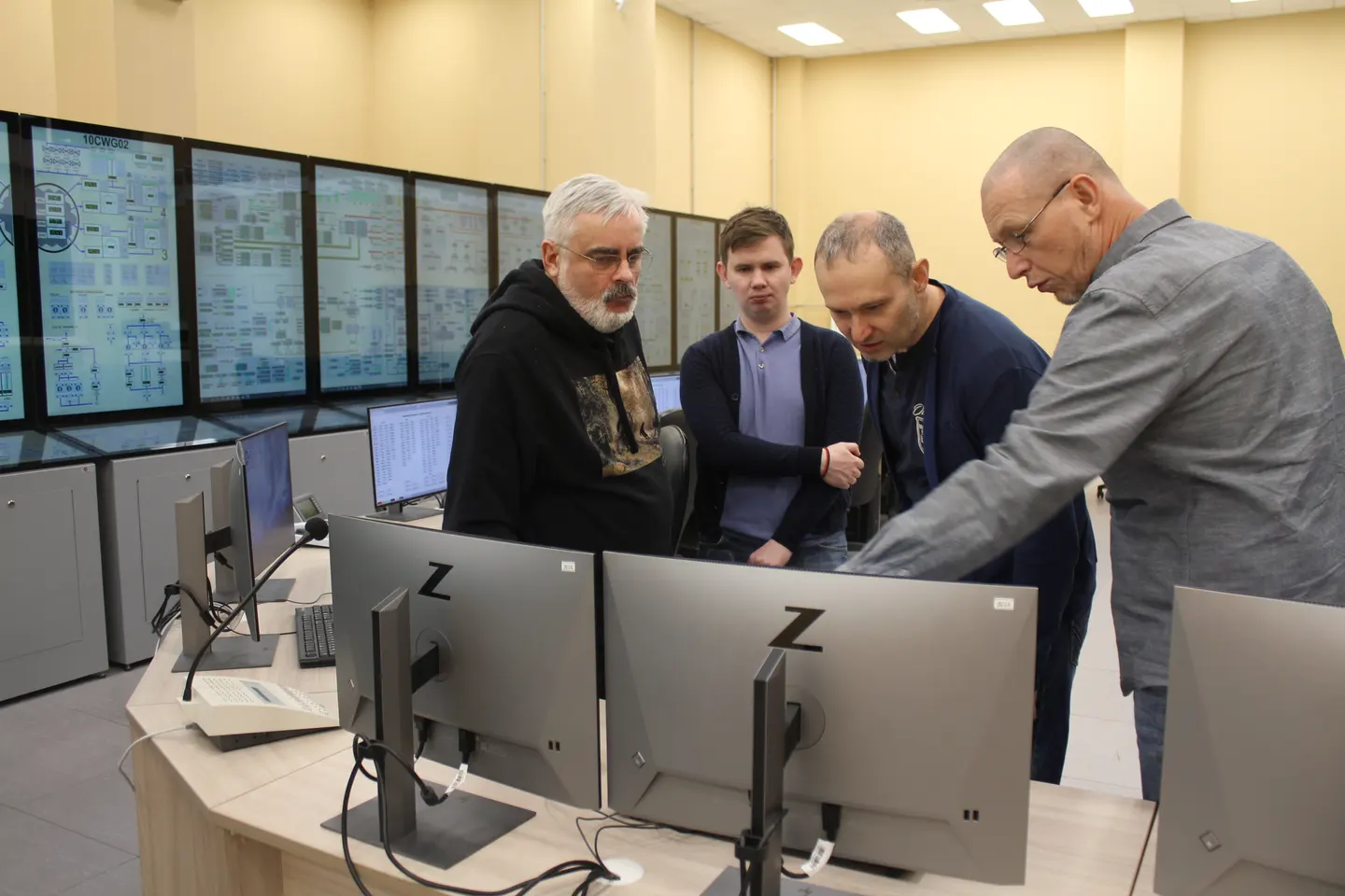 Тренажеры Нововоронежского филиала Технической академии Росатома заинтересовали делегацию из ВНИИАЭС