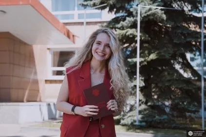 Early involvement of students in professional activities in the nuclear industry