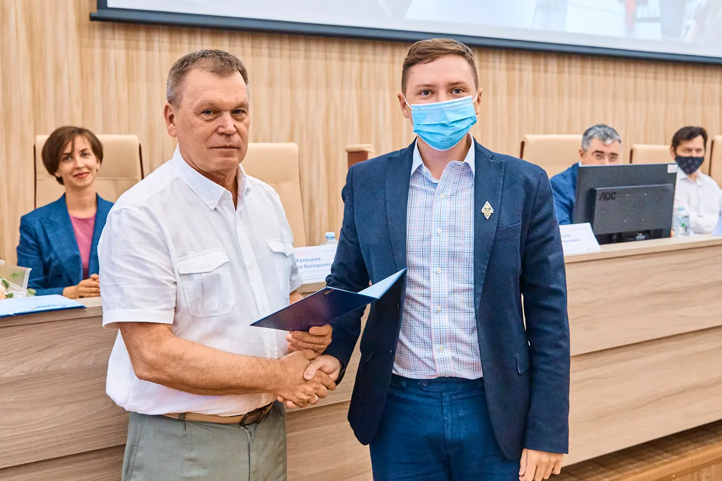 Вручение дипломов инструкторам нового поколения